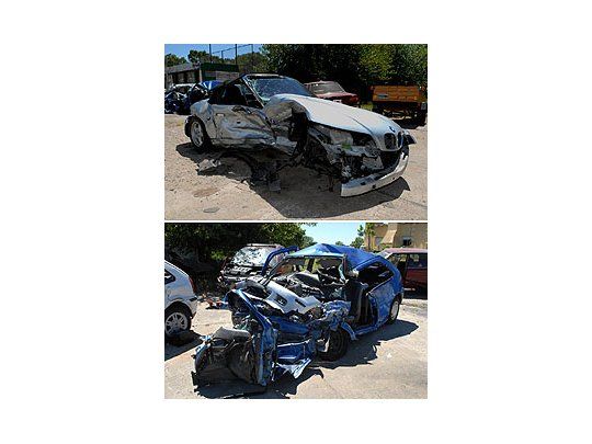 La coupé BMW (arr) que colisionó de frente al Volkswagen Gol (abajo).