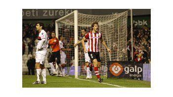 Fernando Llorente festeja el primer gol del equipo vasco.