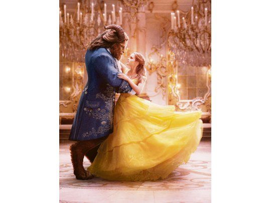 el baile. El mayor mérito de esta “La Bella y la Bestia” es que despierta ganas de volver a ver la versión buena, la animada.