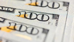 El índice dólar repunta 0,9%.
