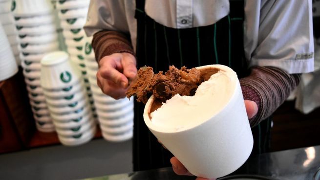En vez de tirar el pote de helado, es mejor darle un nuevo uso creativo.