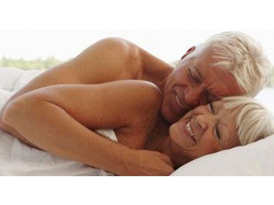 Sexo: riesgoso para los hombres mayores pero no para las mujeres