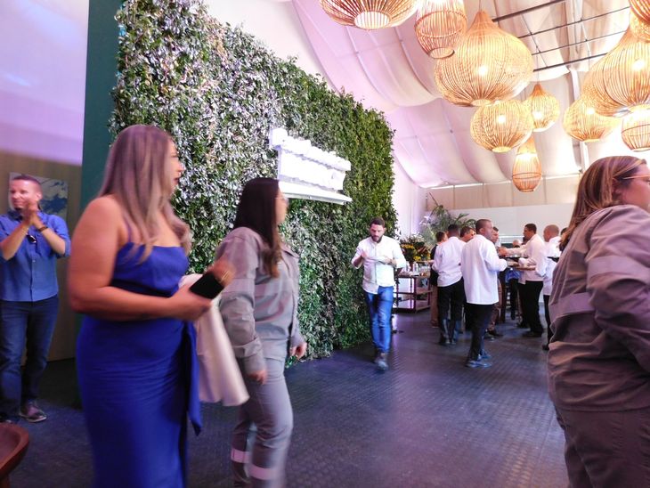Tras la inauguración, los organizadores ofrecieron un servicio de lunch para todos los asistentes. Tras la inauguración, los organizadores ofrecieron un servicio de lunch para todos los asistentes.