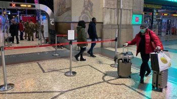 Controles. Por la decisión de aislamiento dispuesta por el Gobierno italiano, los lugares de gran concurrencia de gente -como estaciones de trenes, centros comerciales y demás- aparecían ayer desolados en la zona afectada.
