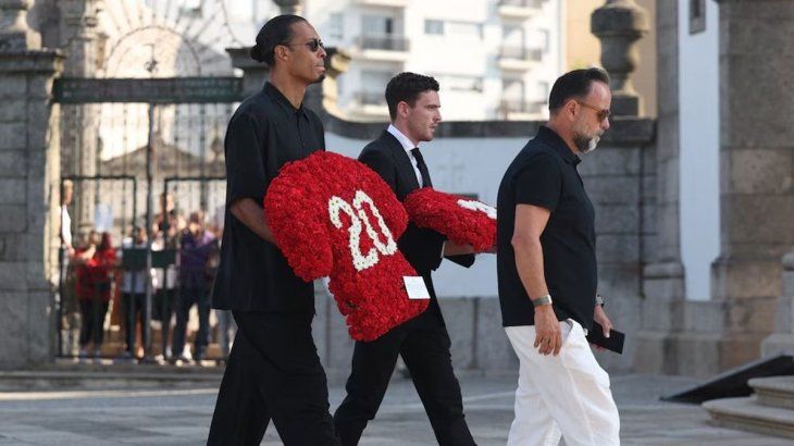 Van Dijk paid tribute to his partner. Van Dijk paid tribute to his partner.