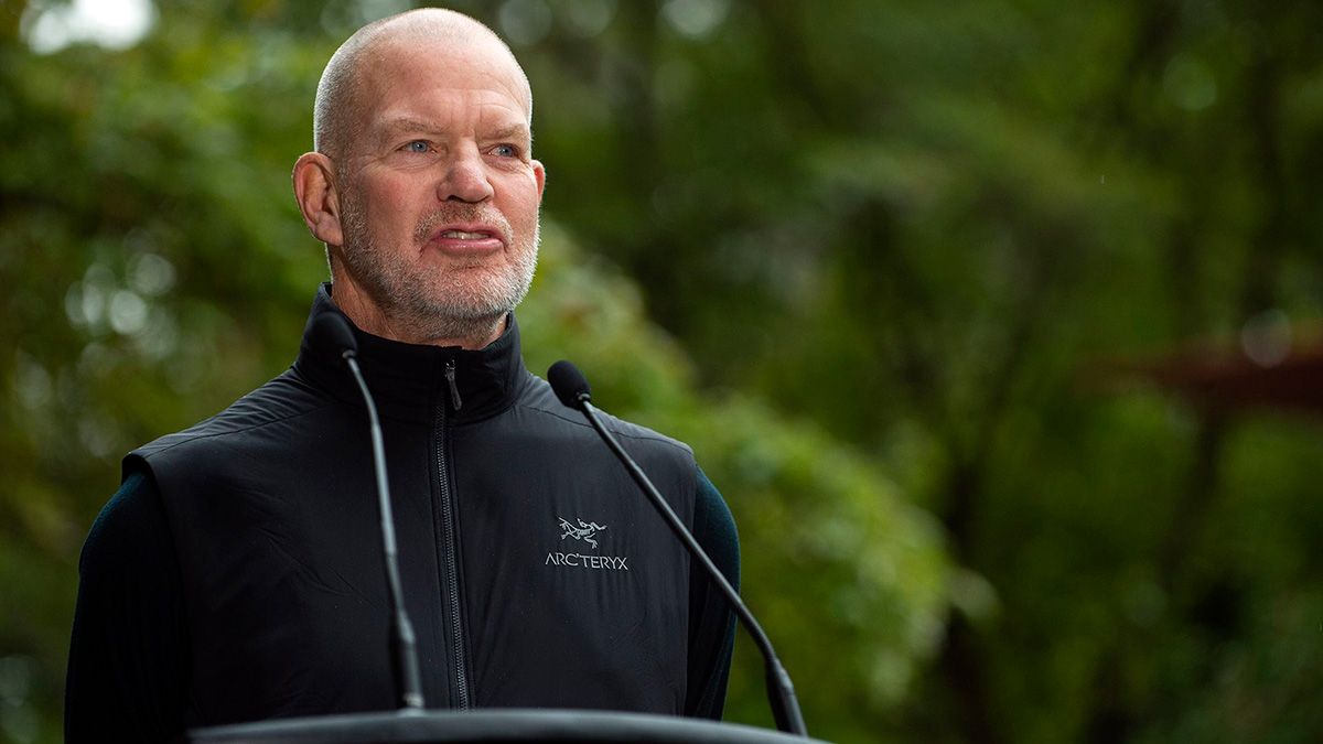 Quién es Chip Wilson, el multimillonario que pelea con una cruel enfermedad que pone en peligro su fortuna