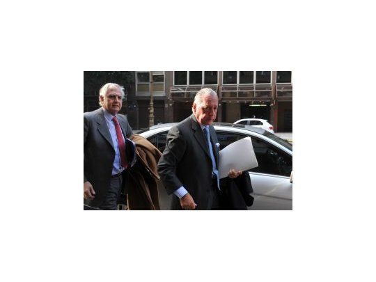 El vicepresidente de la Unión Industrial Argentina (UIA), Daniel Funes de Rioja, ingresa a la reunión entre directivos de la entidad y el secretario de Comercio, Augusto Costa.