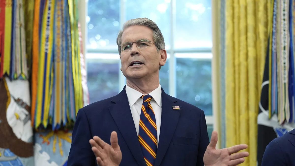 Scott Bessent respaldó el cambio de rumbo en la comunicación de la Fed