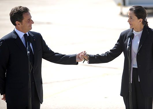 Betancourt regresó a París y junto a Sarkozy dijo le debo todo a Francia (foto 5)