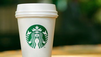 Trabajadores de Starbucks anuncian un paro contra tácticas antisindicales.