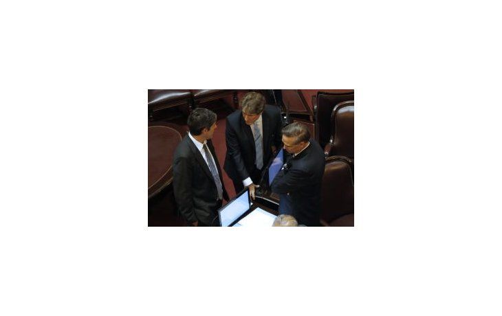 Senado: por falta de quórum se levantó la sesión