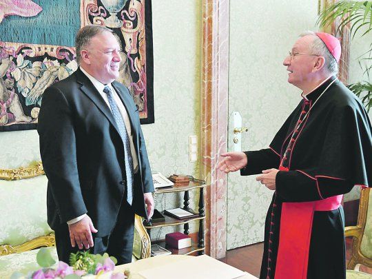 CORTOCIRCUITO. El secretario de Estado Mike Pompeo fue recibido por su par del Vaticano, Pietro Parolin.&nbsp;