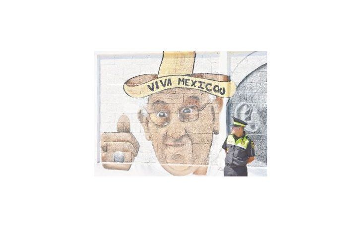 ámbito.com | Durante los dos años que lleva Enrique Peña Nieto en la presidencia, dos millones de personas ingresaron en la pobreza. El Gobierno dijo que “no tapará” esa realidad durante la visita del papa Francisco, esta semana.