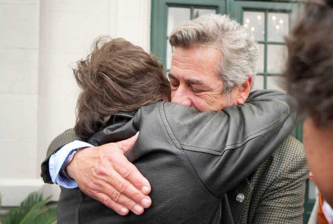 Milei y Nicolás Pino se abrazaron en La Rural