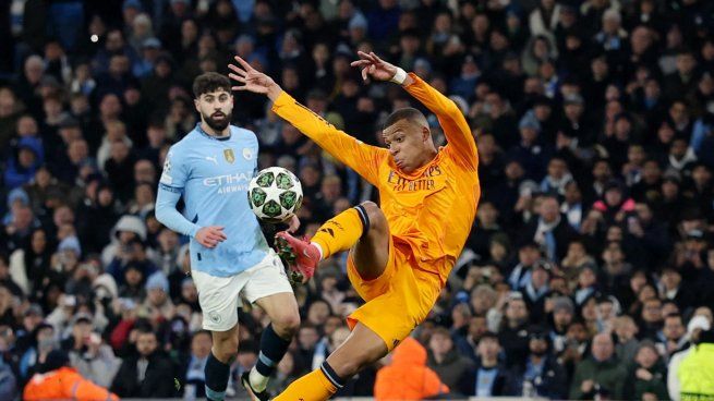 Real Madrid derrotó al manchester City por los playoffs de la Champions League.