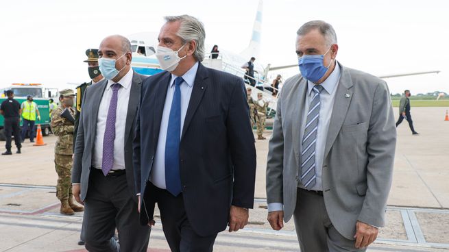 El presidente Alberto Fernández llegó a la ciudad de San Miguel de Tucumán para encabezar una serie de actividades