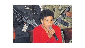 Nelly Avila Moreno, alias «Karina», instó ayer a sus ex compañeros de armas de las FARC a entregarse a las autoridades. Describió ante los periodistas una guerrilla desarticulada.