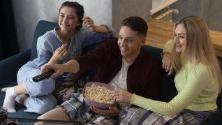 Las plataformas de streaming están desplazando a la TV por cable en el entretenimiento del hogar. Las plataformas de streaming están desplazando a la TV por cable en el entretenimiento del hogar.