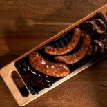 Restaurantes y parrillas de la Ciudad y el conurbano lo homenajean con recetas clásicas, técnicas cuidadas y nuevas interpretaciones. Restaurantes y parrillas de la Ciudad y el conurbano lo homenajean con recetas clásicas, técnicas cuidadas y nuevas interpretaciones.