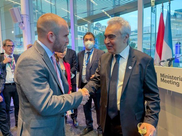 El ministro de Economía Martín Guzmán junto al Director de la Agencia Internacional de Energía