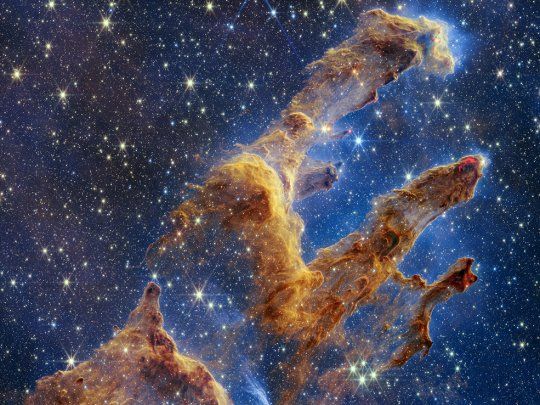 La nueva imagen capturada por el telescopio James Webb de los Pilares de la Creación. 