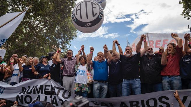 Los gremios más duros llaman a un paro de 36 horas.