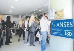 Yesterday, thousands of people came to the different ANSES offices to carry out the procedures prior to receiving subsidies. Yesterday, thousands of people came to the different ANSES offices to carry out the procedures prior to receiving subsidies.