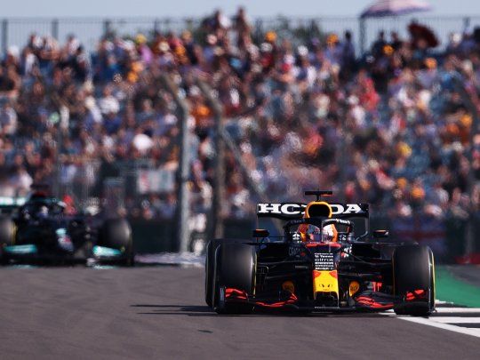 Verstappen se quedó con el histórico primer sprint de la Fórmula 1 y marcó una nueva pole.