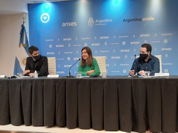 Fernanda Raverta presentó la nueva fórmula  de movilidad jubilatoria.