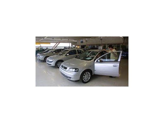 Las personas físicas prefieren comprar por leasing automóviles y camionetas y es un alternativa al préstamo prendario.