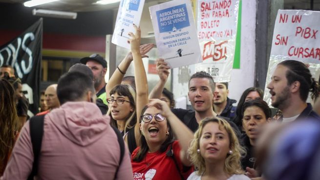 Transporte: se realizó un nuevo molinetazo contra el aumento del subte.