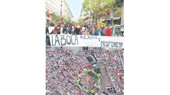 ámbito.com | Manifestación de vecinos que no están de acuerdo con la adjudicación de los terrenos de Casa Amarilla a Boca para hacer un nuevo estadio para 80.000 personas, con shopping y estacionamientos. Mapa del lugar exacto donde se encuentran los terrenos adjudica