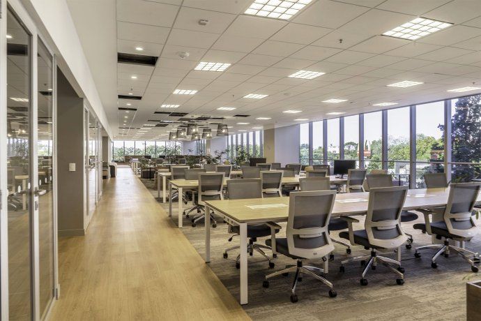 Es vital disponer de áreas laborales modernas, luminosas y bien equipadas. Pueden alquilarse por día, semana o mes Es vital disponer de áreas laborales modernas, luminosas y bien equipadas. Pueden alquilarse por día, semana o mes