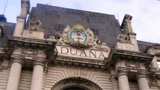 misterioso informe de aduana: economia emplazara a 100 grandes empresas para que liquiden u$s 4.000 millones