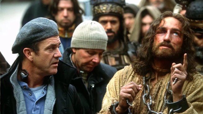 Mel Gibson junto a Jim Caviezel en el rodaje de La pasión de Cristo.&nbsp;