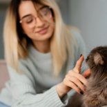 Según especialistas, es pposible identificar por qué muchas personas vuelven rutinario hablar con sus gatos. Según especialistas, es pposible identificar por qué muchas personas vuelven rutinario hablar con sus gatos.