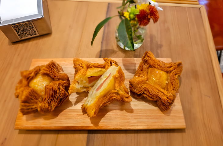 Elaborados con dulce casero hecho con fruta fresca. Elaborados con dulce casero hecho con fruta fresca.