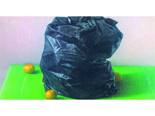 garabito. “Bolsa negra con tres naranjas”, una de las obras de Ricardo Garabito expuestas en la Fundación Osde.