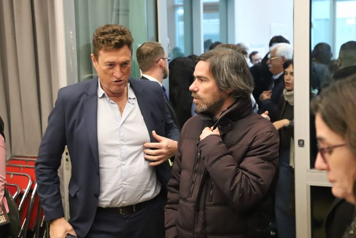 Nicolás Del Caño (FIT) speaks with deputy Ignacio Aresca (Federal Meeting): the left will seek support to delegitimize the Bases law. Nicolás Del Caño (FIT) speaks with deputy Ignacio Aresca (Federal Meeting): the left will seek support to delegitimize the Bases law.