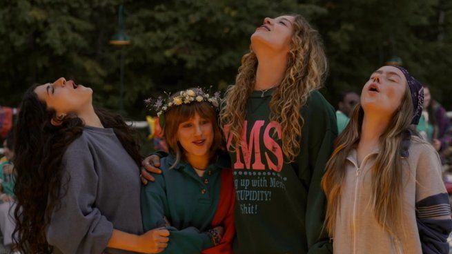 La serie creada por Megan Park llega el 5 de agosto con sus ocho episodios disponibles desde el estreno.
