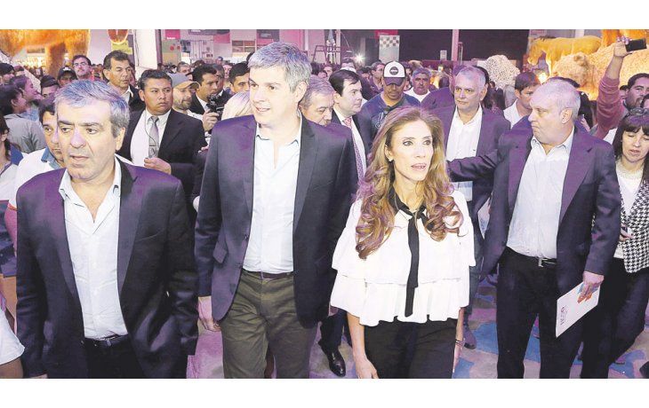 Rotativo. El jefe de gabinete, Marcos Peña, visitó ayer Misiones y Santiago del Estero junto a los gobernadores Hugo Passalacqua y Claudia Ledesma de Zamora. El oficialismo ya se mueve en clave electoral 2017.