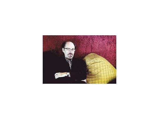 Jeffery Deaver, el autor de policiales estadounidense que consiguió permiso para continuar la saga de James Bond, presentó en Barcelona su última novela negra «Luna Fría».