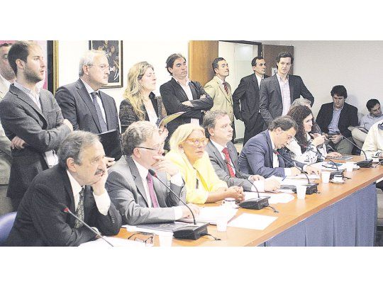 “NO PASARÁN”. Elisa Carrió preside Relaciones Exteriores en Diputados y advirtió que la Cámara no aprobará eventuales acuerdos con el Reino Unido que impliquen un retroceso en el reclamo de soberanía sobre Malvinas.