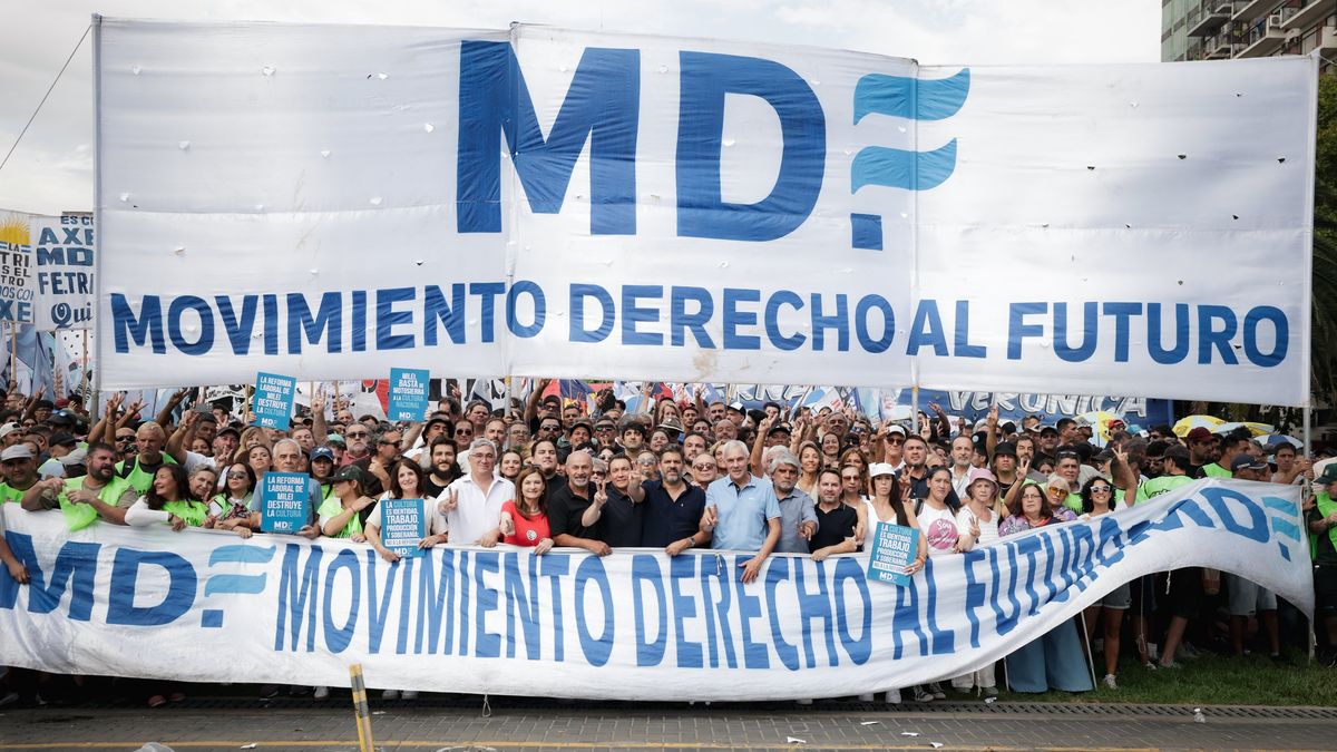 Axel Kicillof participó de la marcha contra la reforma laboral y apuntó ...