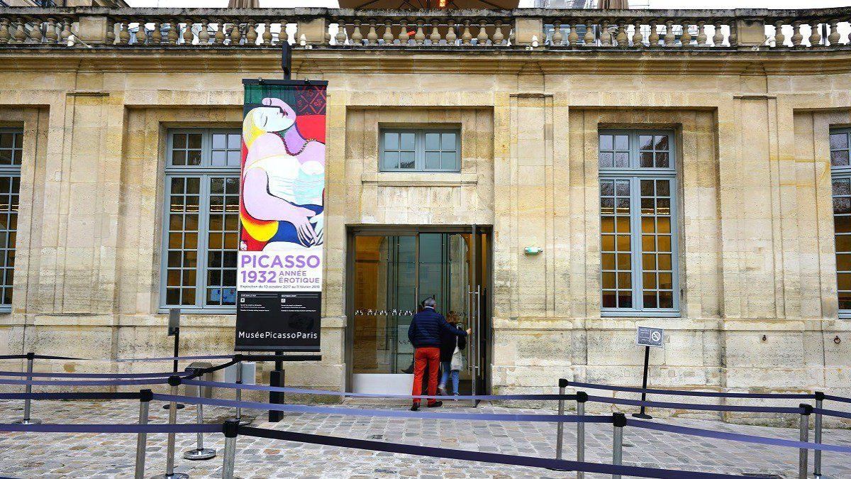 A 72-year-old woman stole a work by Picasso after mistaking it for a forgotten coat: what happened to her