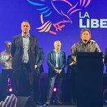 Javier Milei cierra la campaña nacional en Rosario. Javier Milei cierra la campaña nacional en Rosario.