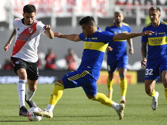 Boca se quedó con diez y River lo aprovechó: gana con gol de Álvarez