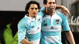 Federico Aramburu, junto a Agustín Pichot.
