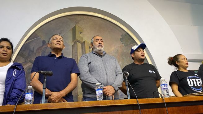 En su sede central, la CGT anunció un paro general.