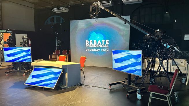 Está todo listo para el debate de este domingo entre Yamandú Orsi y Álvaro Delgado.